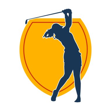 Golf oynayan bir kadının silüeti. Hareketli bir kadın golfçünün silueti..