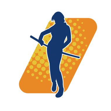 Bir kadın savaşçının silueti kılıç ile hareket halindeyken poz veriyor. Kılıcıyla bir kadın kahramanın silüeti..