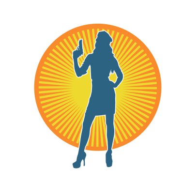 İnce bir kadın silueti. Polis memuru kostümü giymiş. Tabancayla poz veriyor.