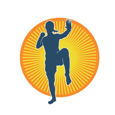Hareketli kadın kickboksör atletinin silueti. Tekme atan bir kadının silueti..