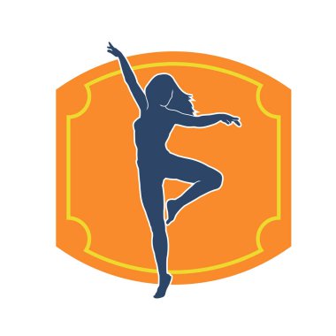 Hareketli bir kadın balerin silueti. Dans eden balerin kızın silueti..