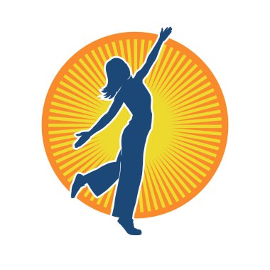 Hareketli bir kadın dansçının silueti. Mutlu dans eden bir kadının silueti..