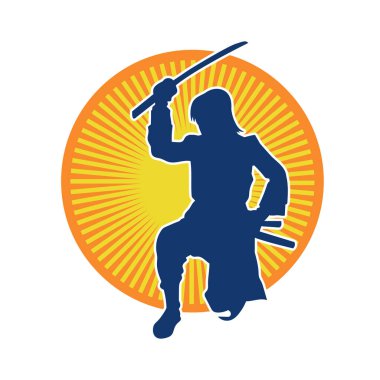 Samuray bir savaşçının silueti. Katana kılıcıyla poz veriyor.