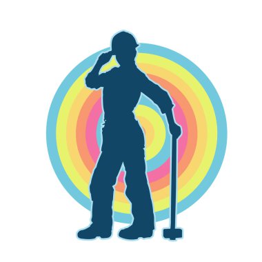 Çalışan bir işçinin silueti balyoz aletini kullanarak hareket halinde poz verir.