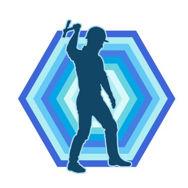 Hareket halindeki bir işçinin silueti, baltasını kullanarak poz verir..