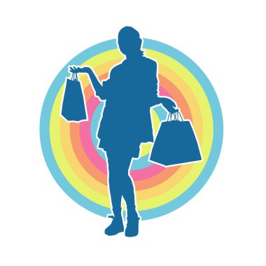 Sıska, alışveriş torbaları taşıyan genç bir kadının silueti. Alışveriş torbaları taşıyan şık bir kadının silueti.