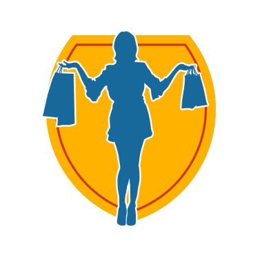 Sıska, alışveriş torbaları taşıyan genç bir kadının silueti. Alışveriş torbaları taşıyan şık bir kadının silueti.