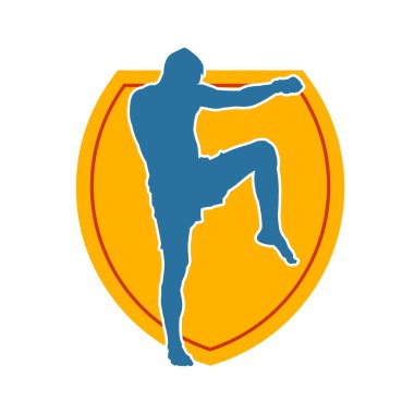 Hareketli erkek kickboksör atletinin silueti. Tekme atan bir adamın silueti..