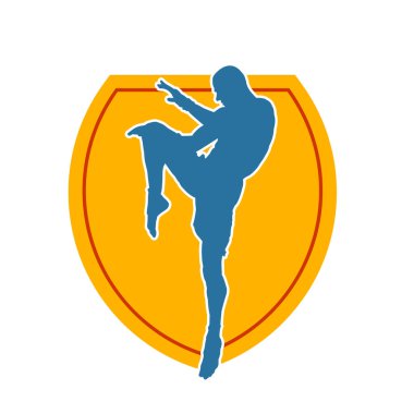 Hareketli erkek kickboksör atletinin silueti. Tekme atan bir adamın silueti..