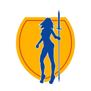 Kadın bir savaşçının silueti mızrakla poz veriyor. Mızrak taşıyan bir kadın dövüşçünün silueti..