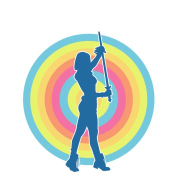 Bir kadın dövüşçünün silueti kılıç taşırken poz veriyor..