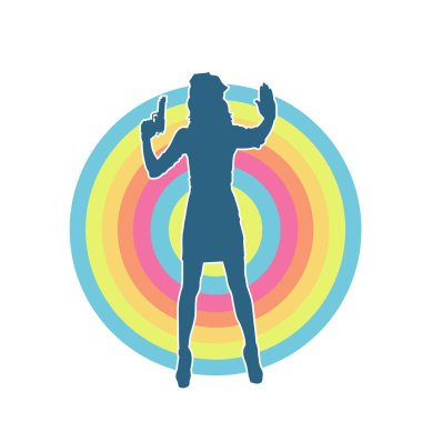 İnce bir kadın silueti. Polis memuru kostümü giymiş. Tabancayla poz veriyor.