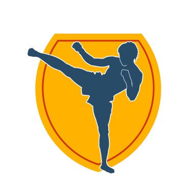 Hareketli erkek kickboksör atletinin silueti. Tekme atan bir adamın silueti..