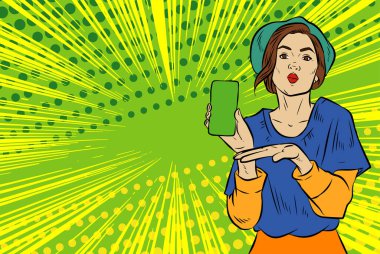 Akıllı telefon görüntüsü gösteren bir kadın tasviri. Eski çizgi roman tarzında akıllı telefon aletleri taşıyan bir kadın pozu. Kadın pazarlamacının posterini as.