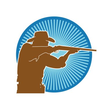 Safari kostümü giymiş, kovboy şapkası takmış tüfeğiyle ateş eden bir avcının silueti. Kovboy kıyafetli bir adamın silueti uzun namlulu silahıyla ateş ediyor..