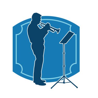 Trompet çalan bir erkek müzisyenin silueti.. 