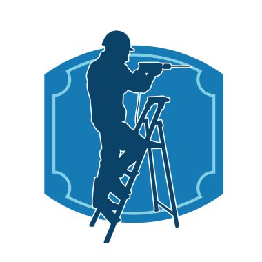 Matkap aletleri taşıyan inşaat işçisi kostümlü bir adamın silueti. İnşaat işçisi erkek silueti elektrikli matkapla hareket halinde poz veriyor. 