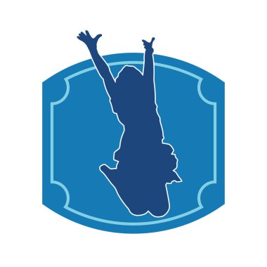 Neşeli, ince, mutlu bir kadının silueti..