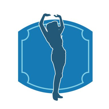 Kovboy kostümü giymiş bir kadın modelin silueti. Poz vermiş bir kovboy kızın silueti..