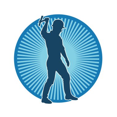 Hareket halindeki bir işçinin silueti, baltasını kullanarak poz verir..