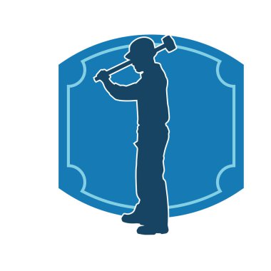 Çalışan bir işçinin silueti balyoz aletini kullanarak hareket halinde poz verir.