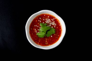 Açık büfede ailecek vakit geçirmek, sıcak tencere lezzetli, sebze seti. Asya Yemekleri 