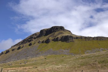 Pen-y-ghent. Yorkshire Dales, İngiltere 'de düştü..