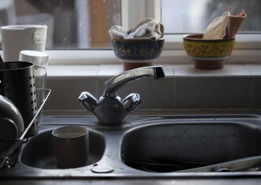 Paslanmaz çelik mutfak lavabo ve musluk