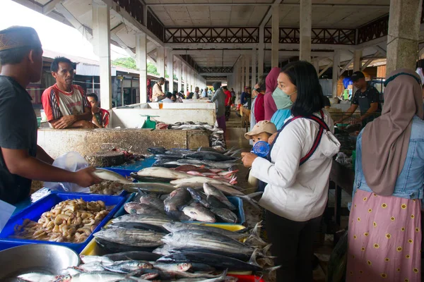 Восточный Калимантан Индонезия Января 2022 Года Покупка Продажа Рыбы Рыбном — стоковое фото
