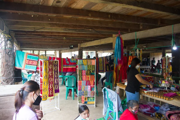 Dayak Kültür Gösterisi Kriookng Bezi Dayak Desenli Kumaş — Stok fotoğraf