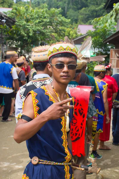 Batı Kutai, Doğu Kalimantan, Endonezya - 23 Ekim 2022 - Dayak hudoq dansçıları geleneksel etkinlikler, geleneksel Dayak etkinlikleri, borneo, Endonezya kültürü