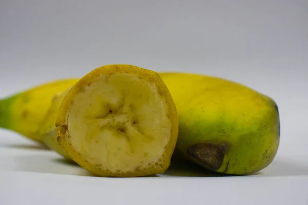 Жовтий Банановий Фрукт Сірому Фоні — стокове фото