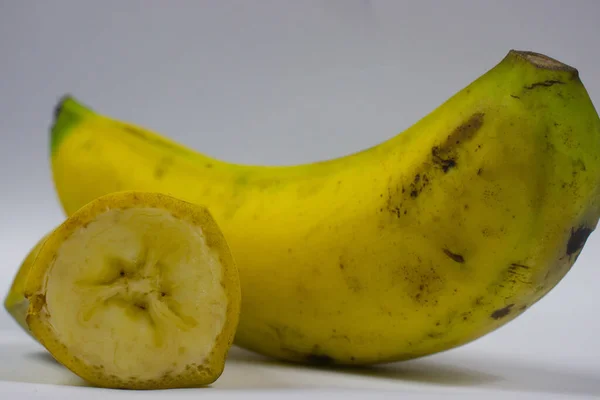 Fruta Amarilla Plátano Sobre Fondo Gris — Foto de Stock