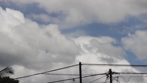 Μπλε Ουρανό Άσπρα Σύννεφα Φουντωτά Άσπρα Σύννεφα Timelapse Cloudscape Των — Αρχείο Βίντεο