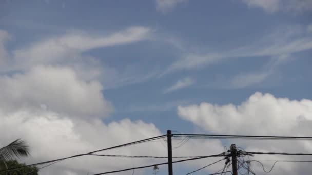 Μπλε Ουρανό Άσπρα Σύννεφα Φουντωτά Άσπρα Σύννεφα Timelapse Cloudscape Των — Αρχείο Βίντεο