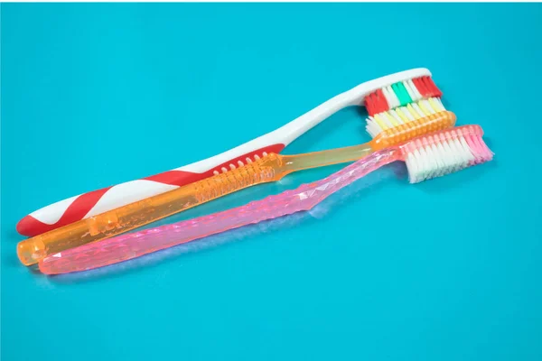 蓝色底座上的清洁牙齿工具 — 图库照片