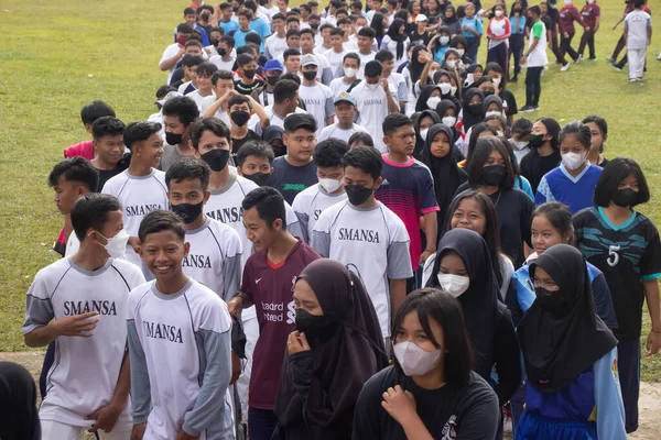 Лингганг Бигун Восточный Калимантан Индонезия Ноября 2022 Года Школьники Стоят — стоковое фото