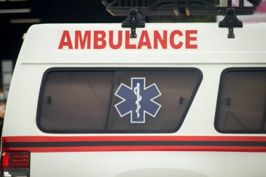 Barong Tongkok, Batı Kutai, Endonezya - 05 Kasım 2022 - festival etkinliğine ambulans park ediliyor