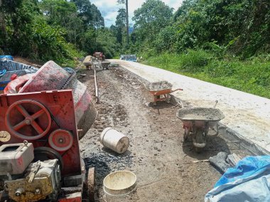 Otoyollar, kum arabaları ve çimento öğütme araçları sağlamlaştırılırken kullanılan araçlar