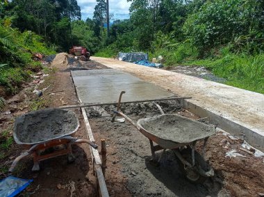 Otoyollar, kum arabaları ve çimento öğütme araçları sağlamlaştırılırken kullanılan araçlar