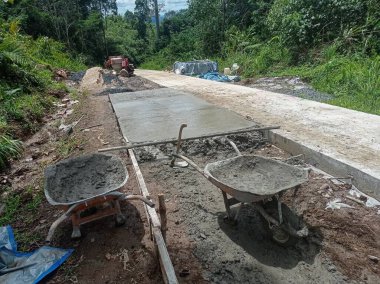 Otoyollar, kum arabaları ve çimento öğütme araçları sağlamlaştırılırken kullanılan araçlar