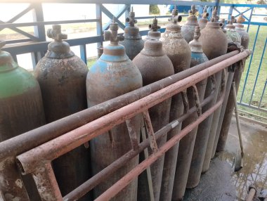 uygun düzenlenmiş oksijen silindirleri