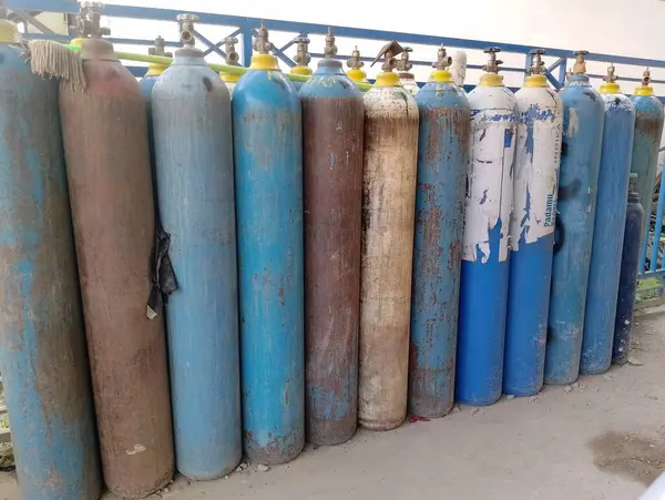 uygun düzenlenmiş oksijen silindirleri