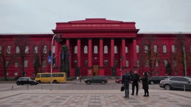 Kiev, Ukrayna - 11 Kasım 2022: Kyiv Ulusal Taras Shevchenko Üniversitesi, şehir yaşamı, Kyiv 'in merkezi.