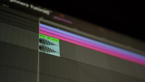 与一个巨大的音乐项目的序列 花花公子沿着音乐轨道移动 在电脑 屏幕上创作音乐 — 图库视频影像
