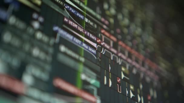 与一个巨大的音乐项目的序列 花花公子沿着音乐轨道移动 在电脑 屏幕上创作音乐 — 图库视频影像