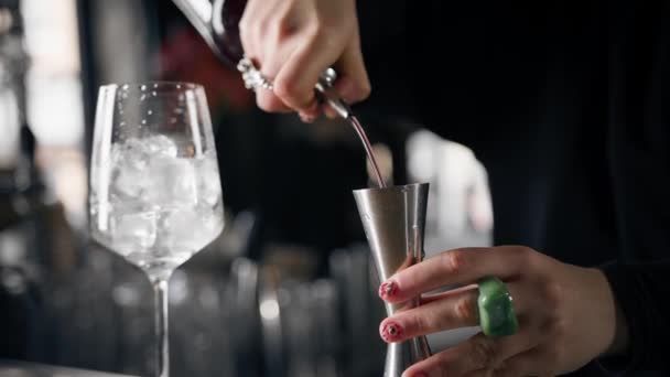 Processo Criação Belo Cocktail Aperol Spritz Bar Restaurante — Vídeo de Stock