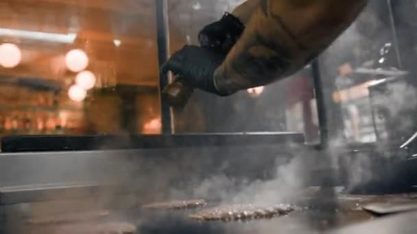 Chef Cucina Del Ristorante Costolette Hamburger Fracassano Bistecca Hamburger — Video Stock