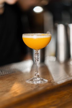 Yakın plan. Bardakta kokteyl, içki.