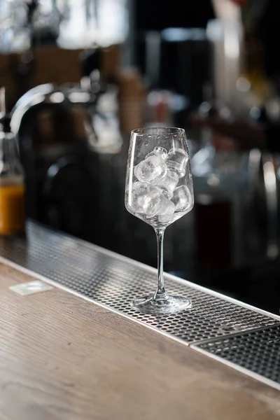 Close Een Boon Voor Cocktail Wijn Bar Teller Gevuld Met — Stockfoto